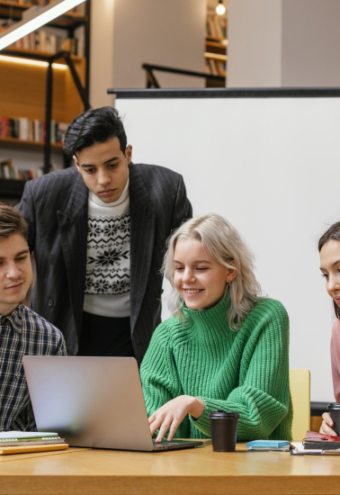 entrepreneurs-meeting-office